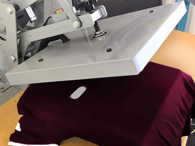 Personnalisation tenue de travail par marquage à chaud